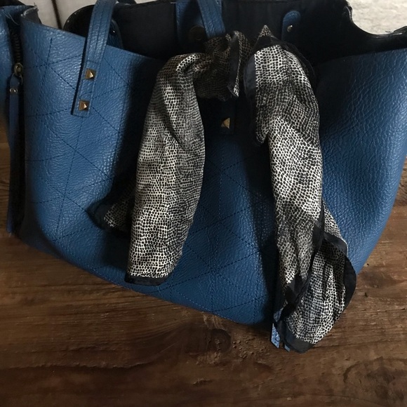 Pair of two 21x21 100% silk scarves handmade animal print - Picture 9 of 17